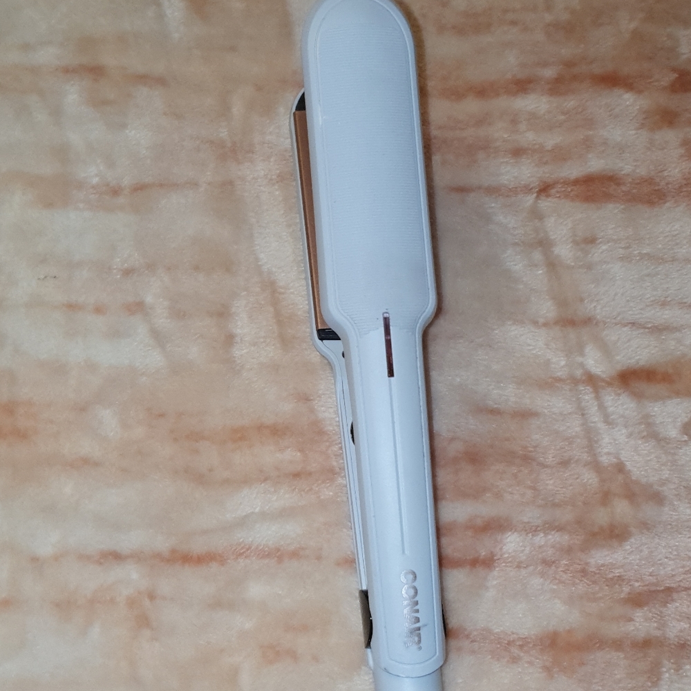 ❤2 Conair  flat irons ❤